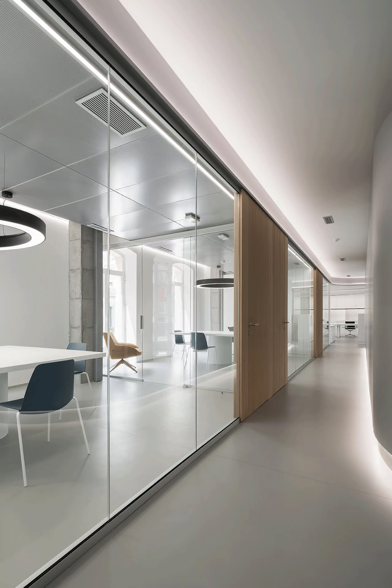 Benefits of using Smart Film for Office Partitions and Meeting Rooms